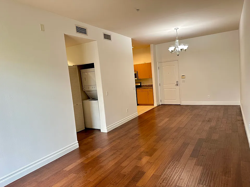 917 S New Hampshire Ave #211