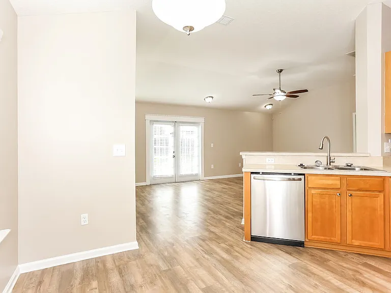 2836 Cross Creek Dr — Photo 9