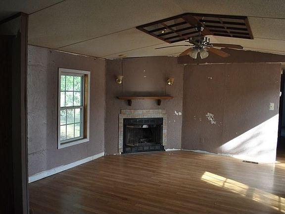 3rd image of 762 Acorn Creek Trl