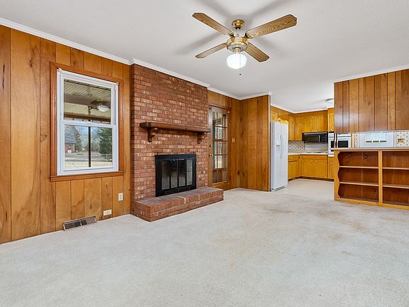 4th image of 944 Sunset Dr