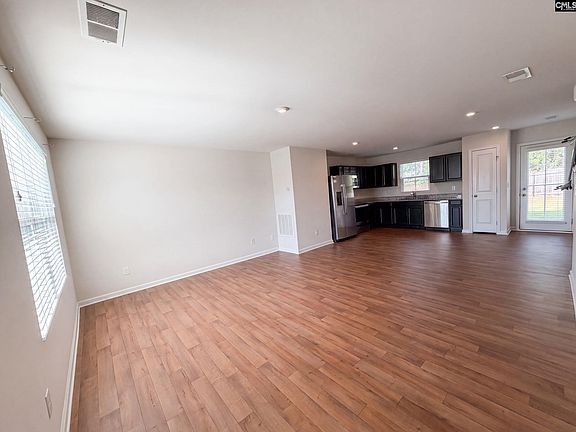 3rd image of 943 Sequoia Dr