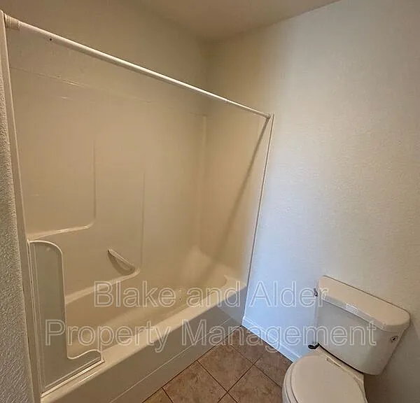 345 Norway St NE — Photo 36