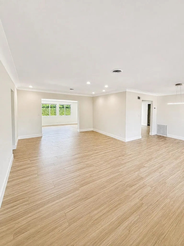 3 bed, 3.0 bath, 2115 sqft, $6,499 — Photo 2