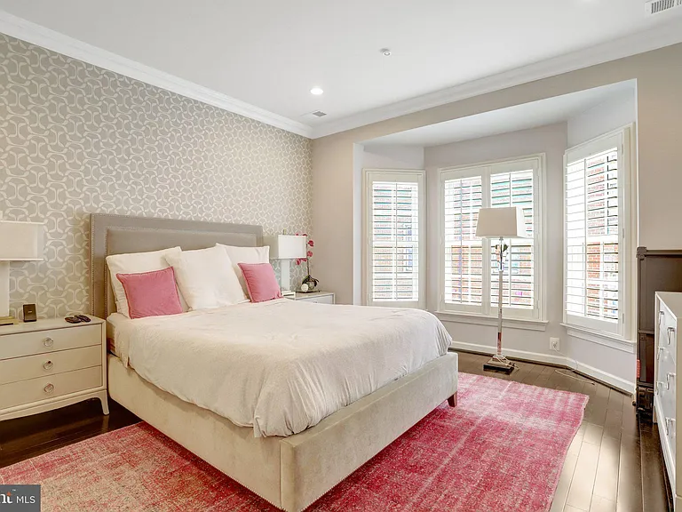 422 Pendleton St — Photo 17