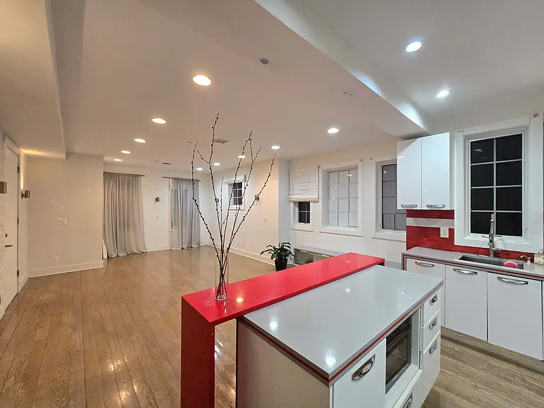 1811 Voorhies Ave #1 — Photo 22