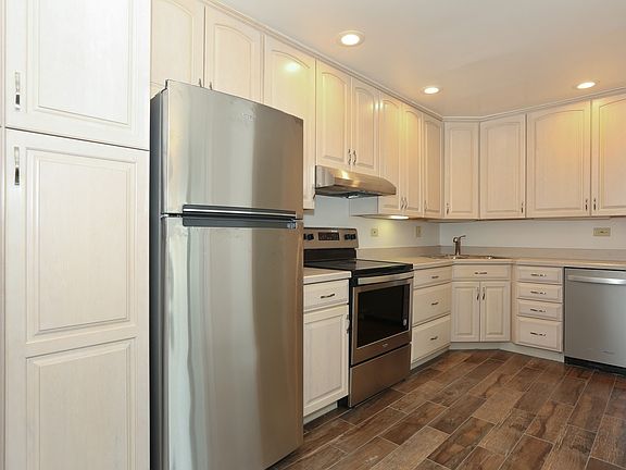 2nd image of 4225 Saratoga Ave APT 405B