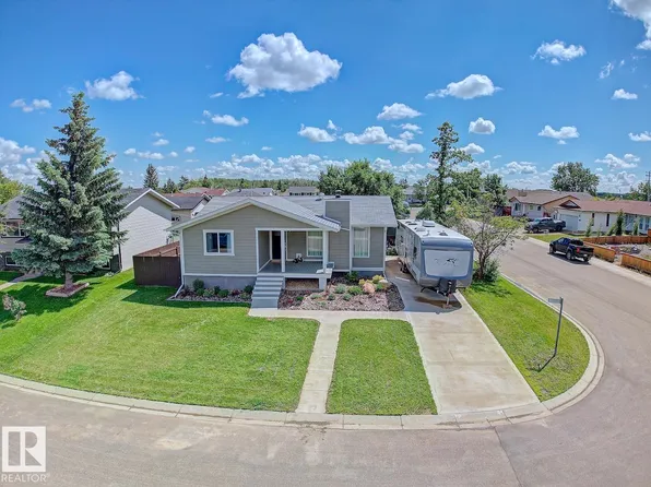 5007 47th St, Lamont, AB T0B 2R0