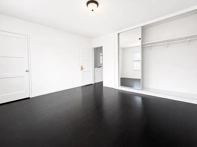2106B Delaware Ave — Photo 10