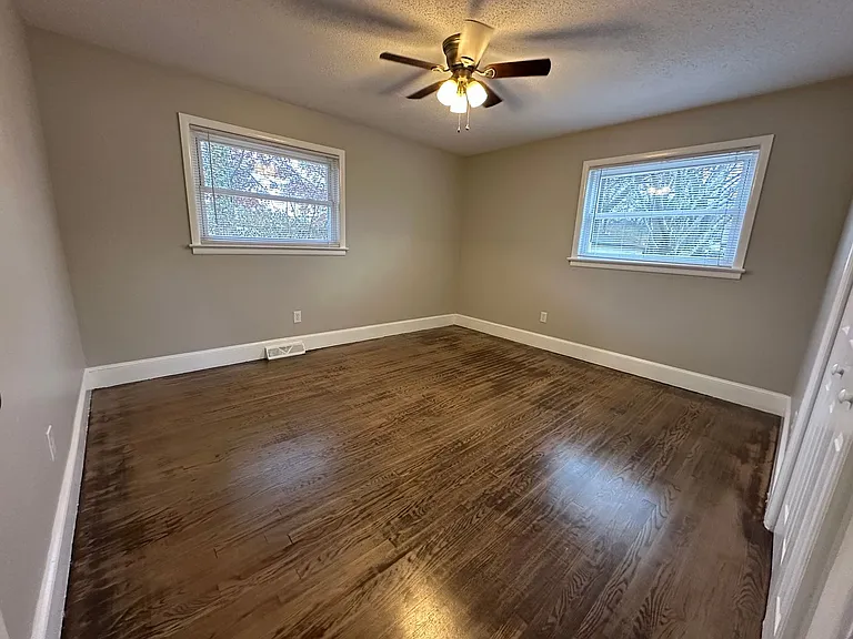 260 Klutz St — Photo 14