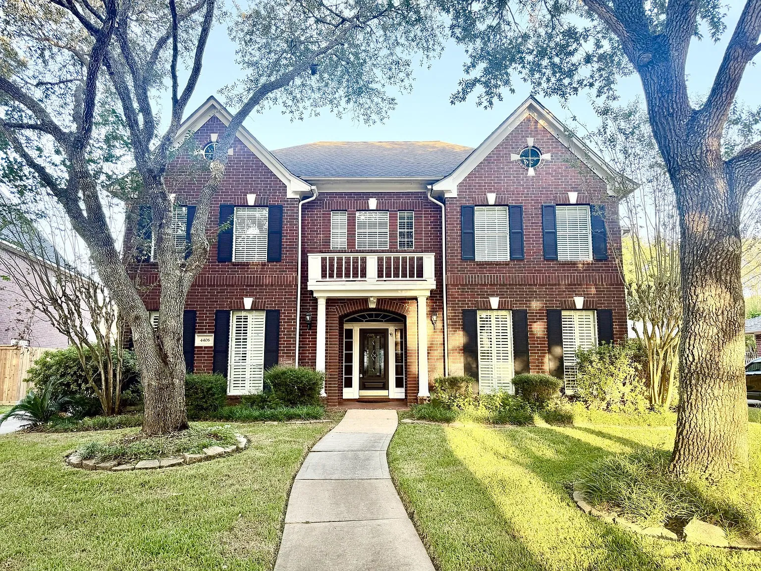 5 bed, 3.5 bath, 4048 sqft, $3,800 — Photo 2