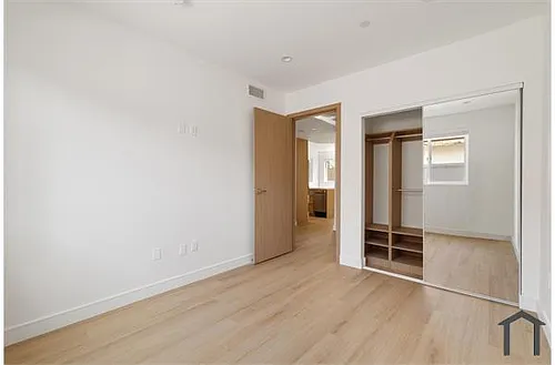 15207 1/2 Morrison St Photo 1