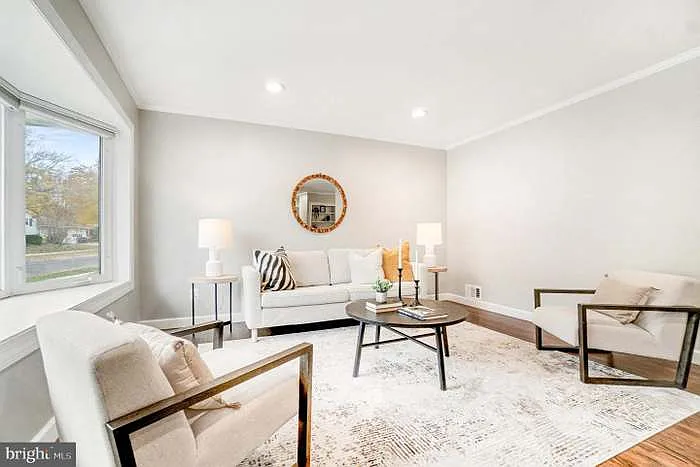 1009 Julian Pl — Photo 4