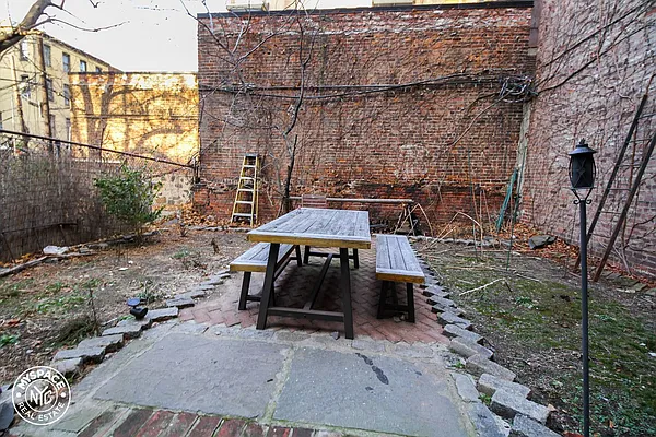 Rented by MySpaceNYC | media 49