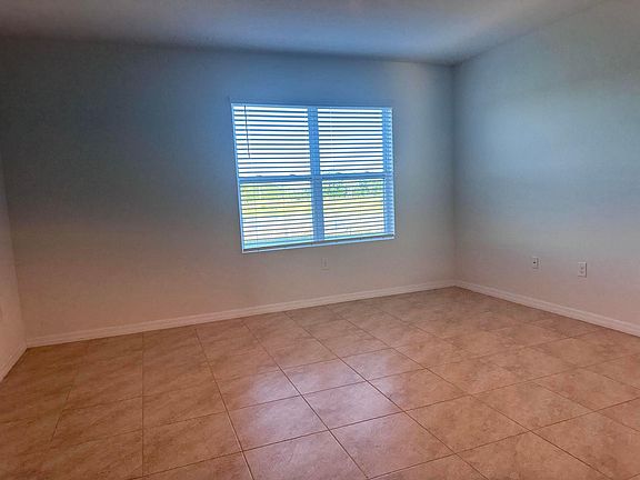 4th image of 1689 Bay Breeze Dr