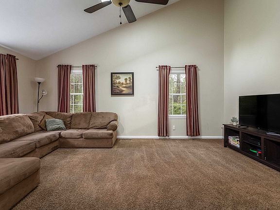 5th image of 256 Magnolia Ct