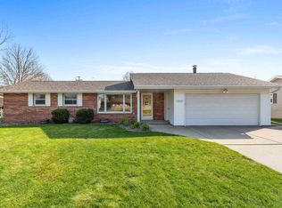 1517 Lindale Ln, Green Bay, WI 54313