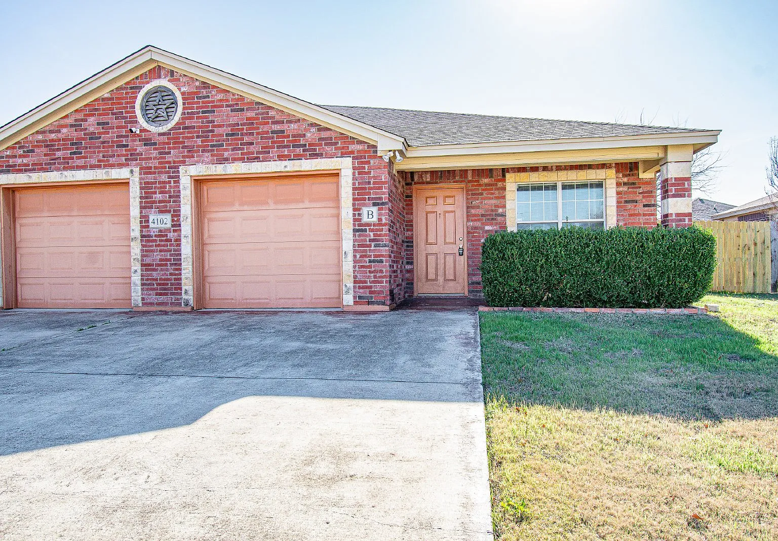 3 bed, 2.0 bath, 1204 sqft, $1,195 — Photo 1