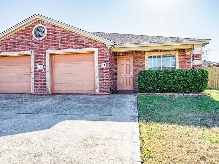 4102 Cambridge Dr #B — Photo 1