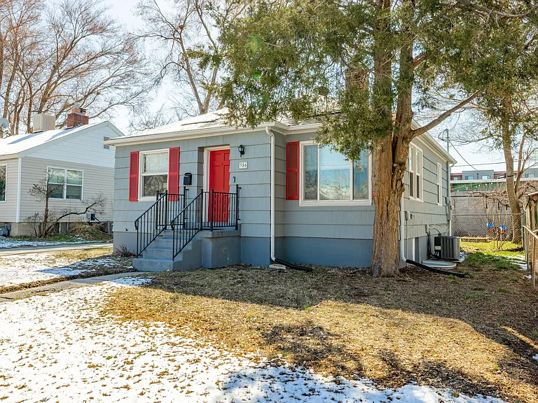 356 E Utopia Ave S — Photo 2
