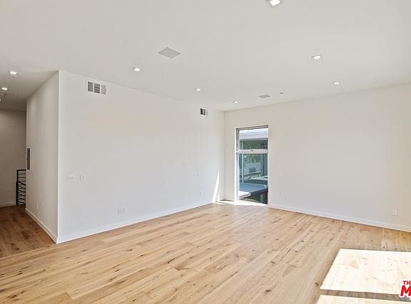2nd image of 2318 Ocean Park Blvd Unit B