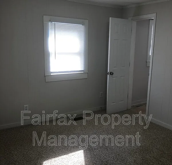 301 E Lawson St #D — Photo 10