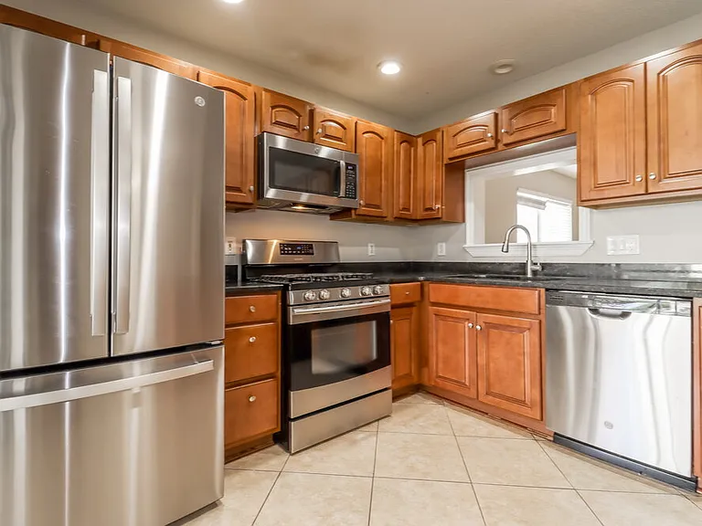 1806 Horsechestnut Ct — Photo 8