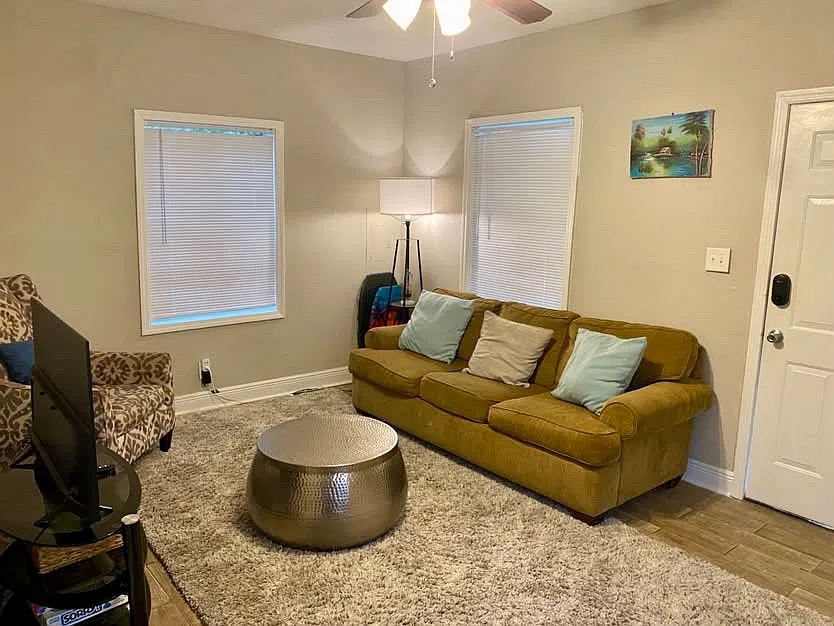 2 bed, 800 sqft, $1,500 — Photo 2