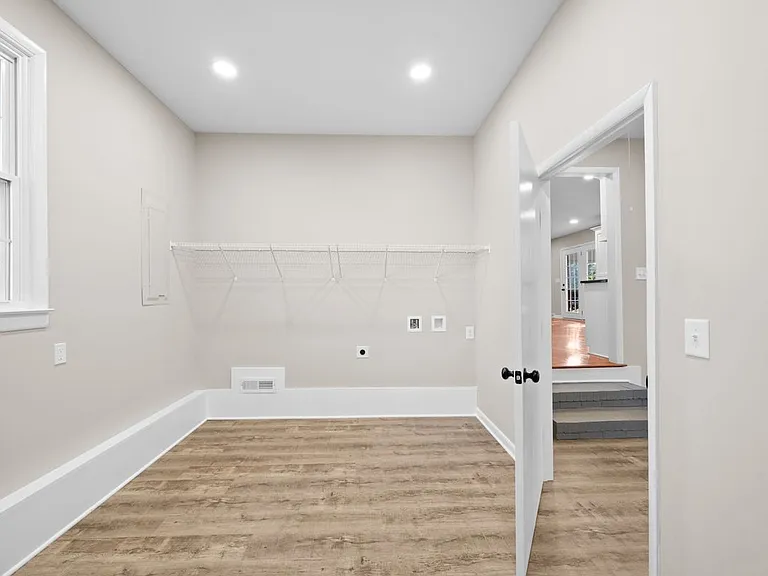 215 Hill St — Photo 17
