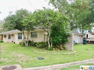 802 Sunset Dr, Edna, TX 77957