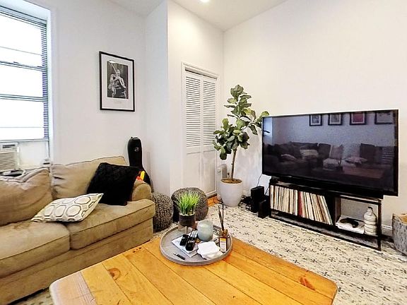 4th image of 207 2nd Ave APT 2R