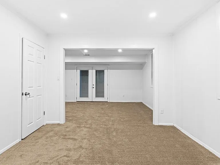 2304 S Hairston Rd — Photo 9
