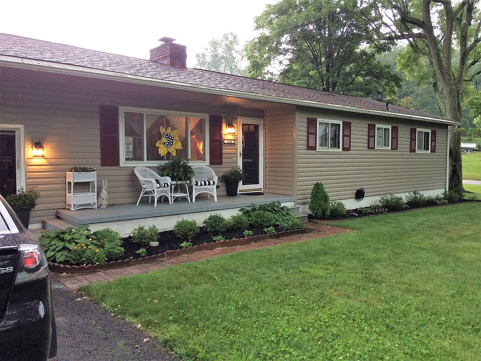 1st image of 1540 Longwood Dr NE