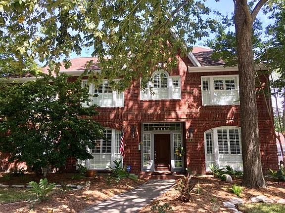 2nd image of 1006 Live Oak Ln