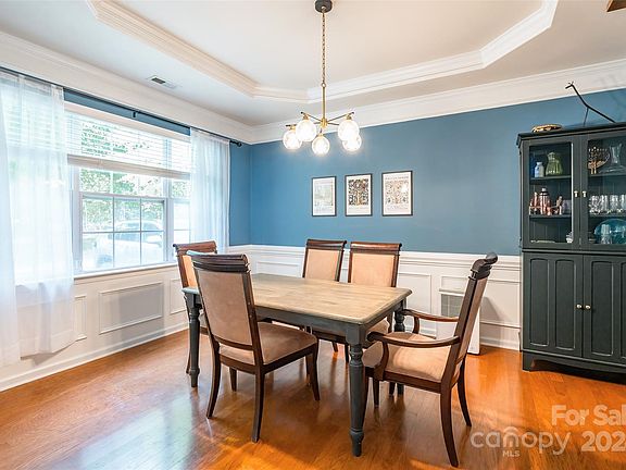 5th image of 5402 Colonial Garden Dr