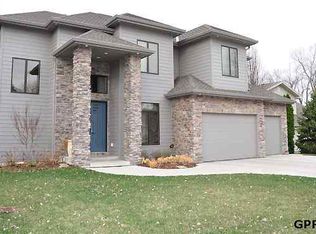 33 Ginger Woods Rd, Valley, NE 68064