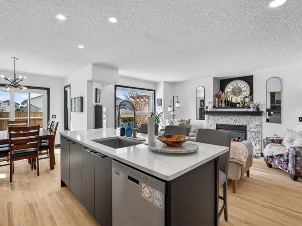 14 N Covewood Pl NE, Calgary, AB T3K 4V8