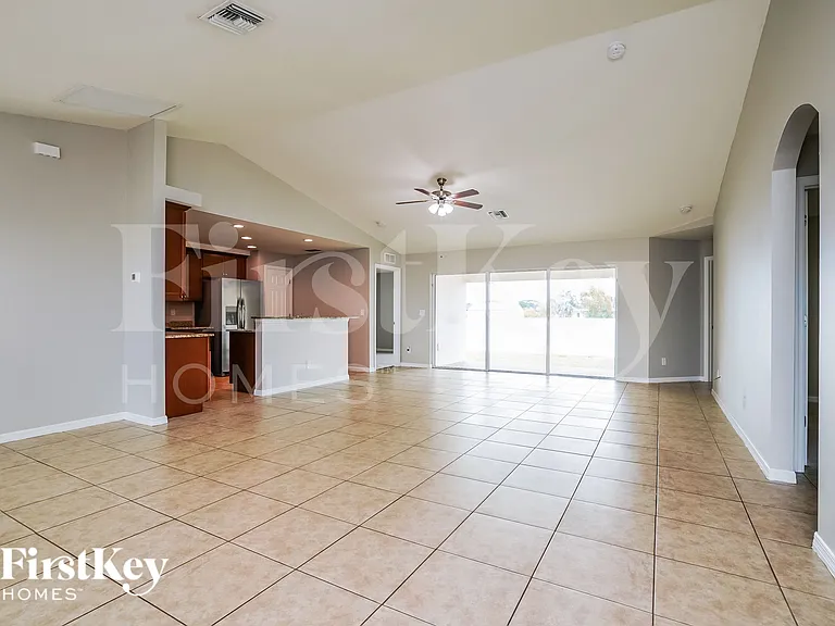 3229 NW 1st Ave — Photo 2