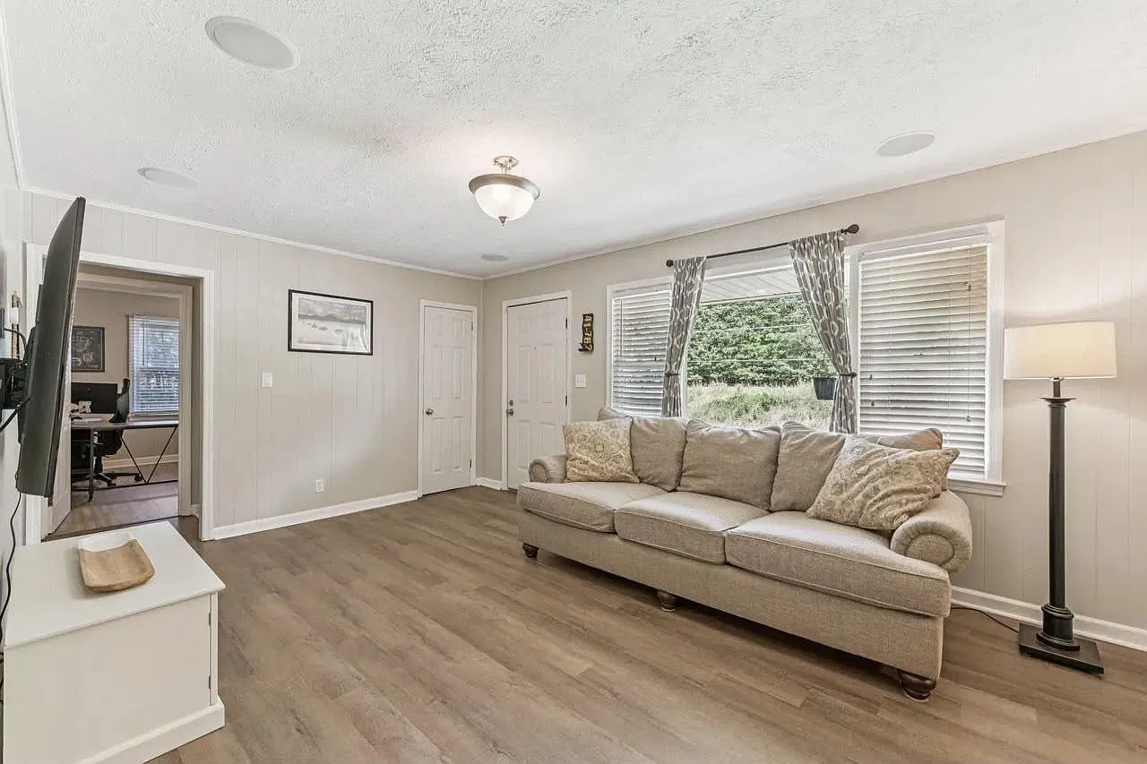 2 bed, 1.0 bath, 1160 sqft, $950 — Photo 3