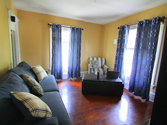3rd image of 1326 Wealthy St SE