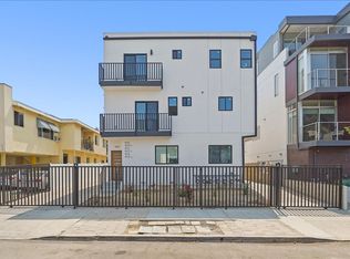 910 N Hudson Ave, Los Angeles, CA 90038