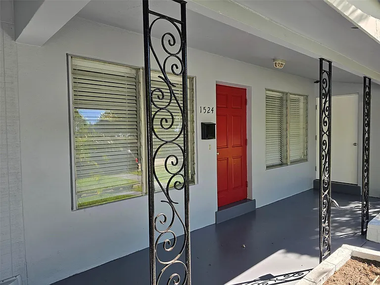 1524 NE 5th Ave — Photo 3