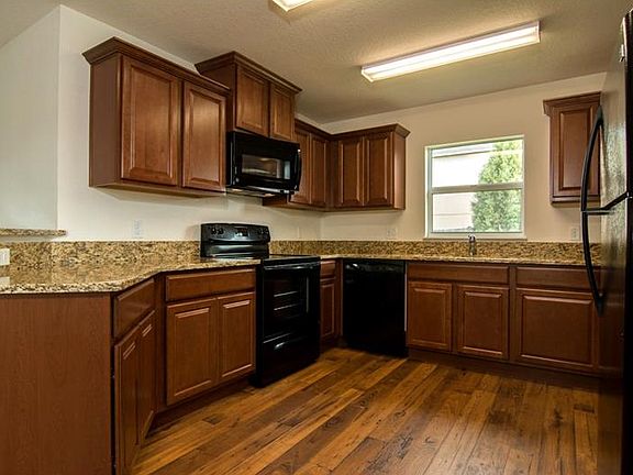 3rd image of 610 Swallowtail Dr