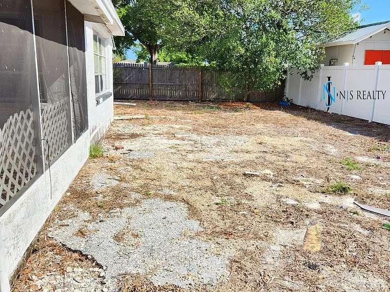 1350 Whitehall Ln — Photo 22