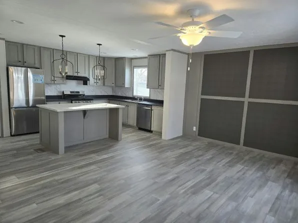137 Skyline Dr #226, Vadnais Heights, MN 55127