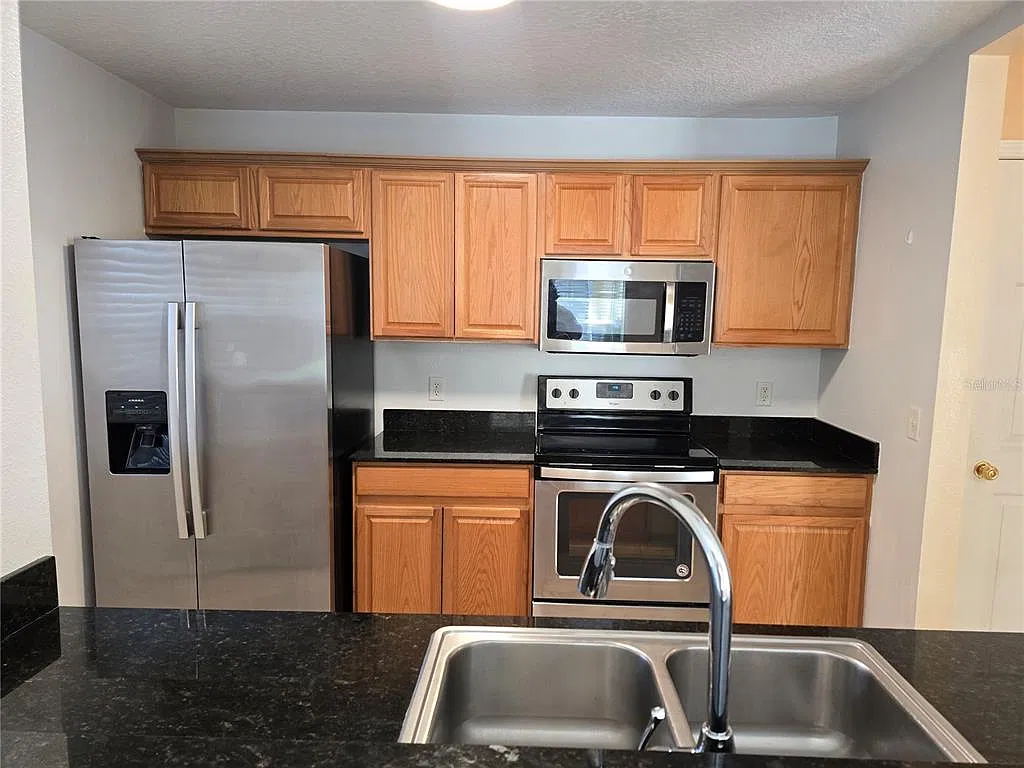 3 bed, 2.5 bath, 1408 sqft, $1,850 — Photo 4