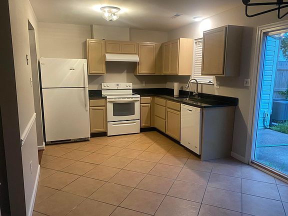 4th image of 3305 Scarborough Way