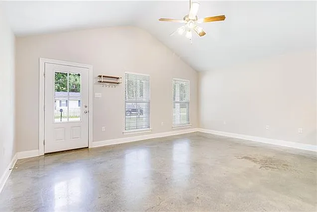 3 bed, 2.0 bath, 1240 sqft, $2,000 — Photo 4