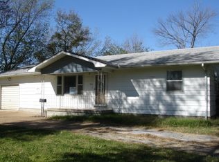 400 W Magnolia St, Girard, KS 66743