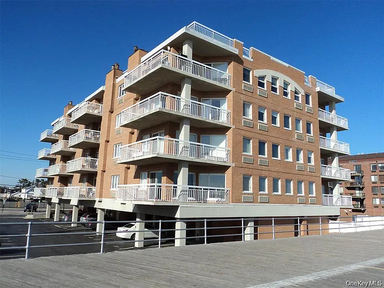 780 W Broadway #2D — Photo 2