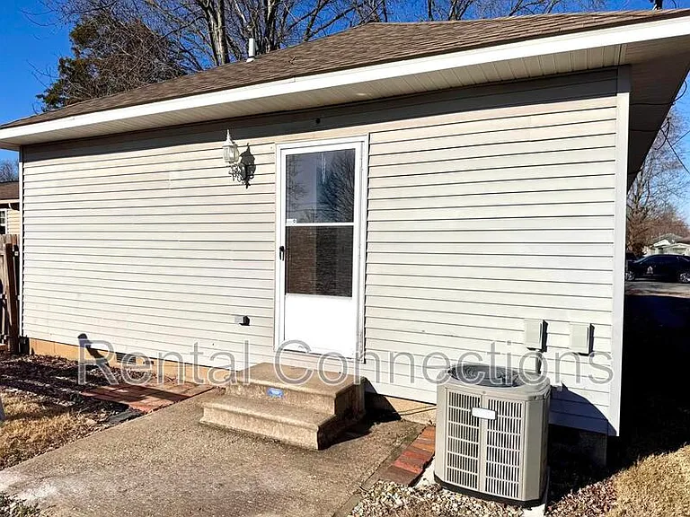 1005 E Carter St — Photo 10